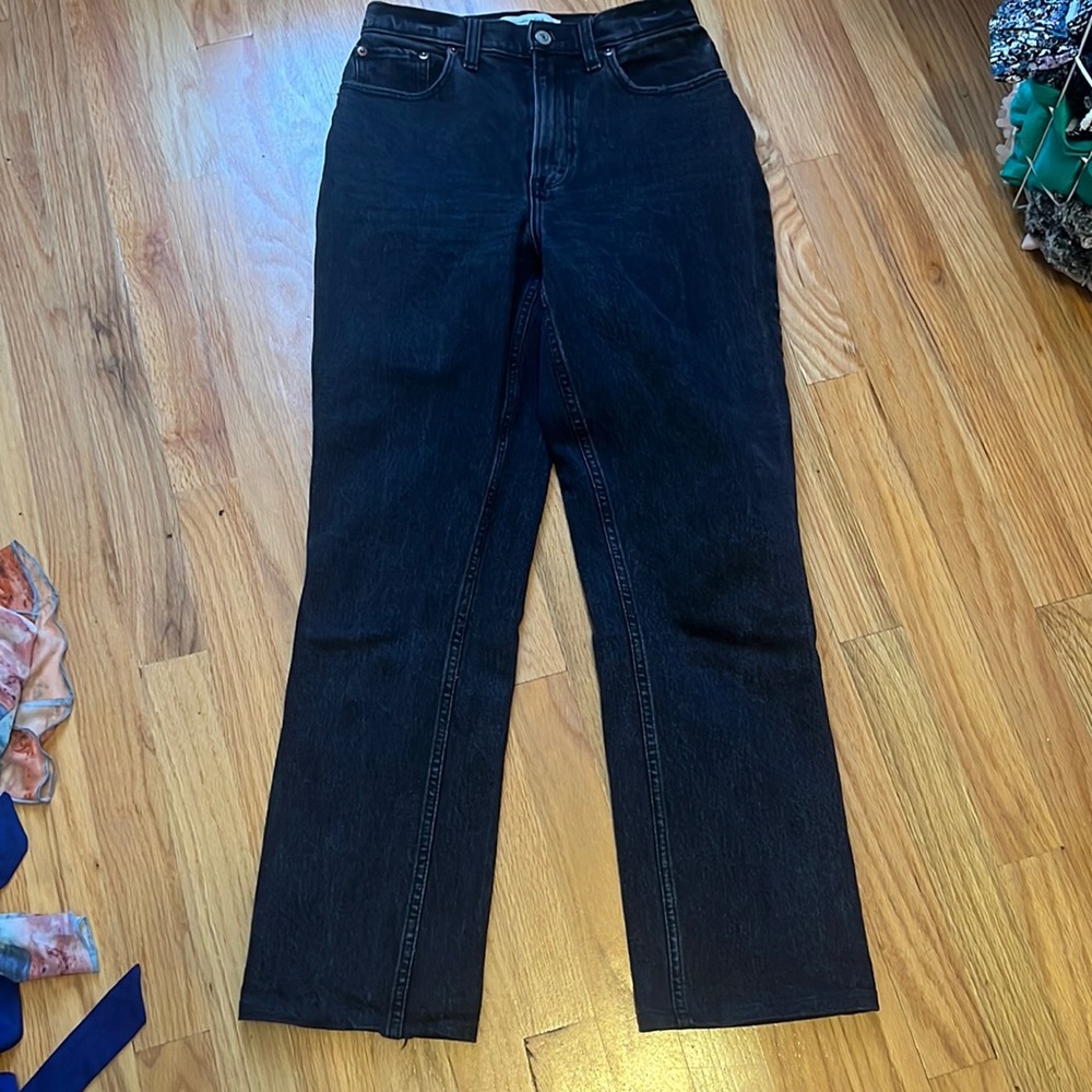 Abercrombie Curve Love 90s Ultra High Rise Straight Jeans